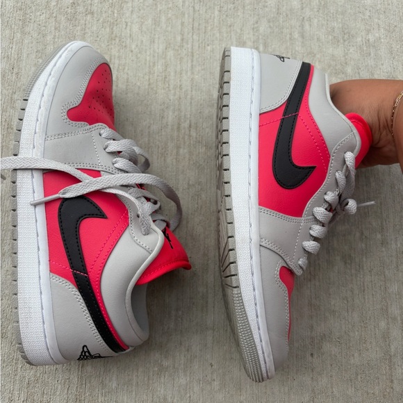Nike Air Jordan 1 Low GS Gray Pink Black Sneakers Youth Size 7 - Picture 7 of 9
